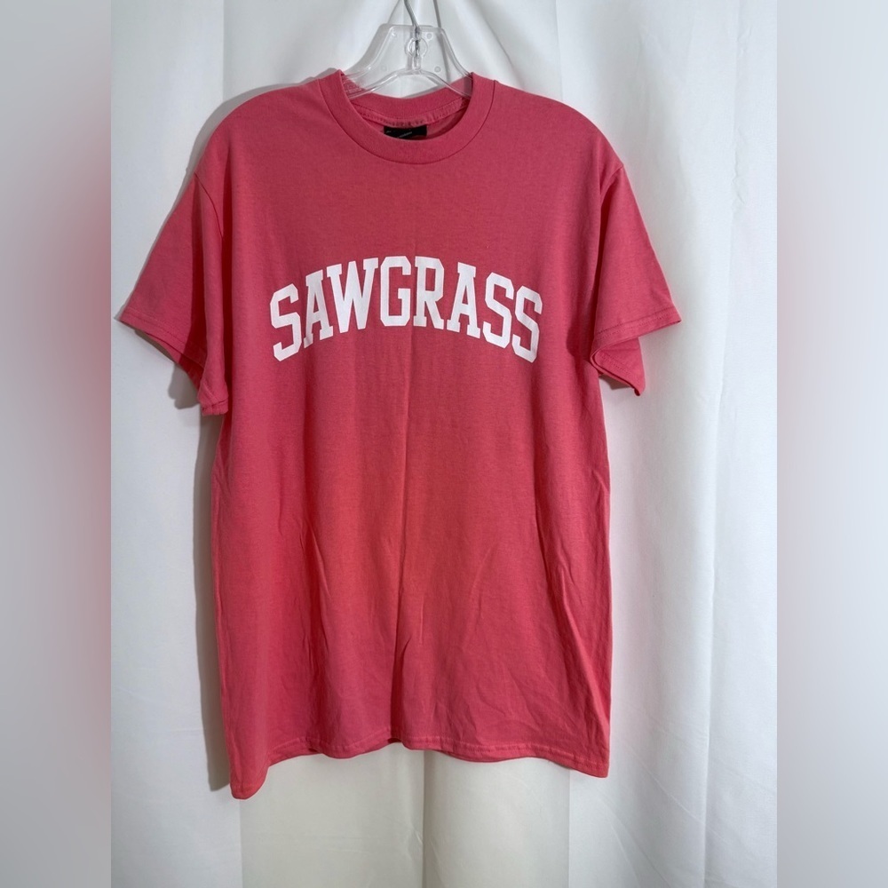 NWT Sawgrass Crew Neck Graphic T-Shirt With Short Sleeves Size Medium